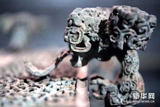 （文化視點(diǎn)·聽文物講故事·圖文互動(dòng)）（3）云紋銅禁：“美酒雖好，切勿貪杯”